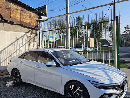 Hyundai Elantra, 2024 — 照片 1