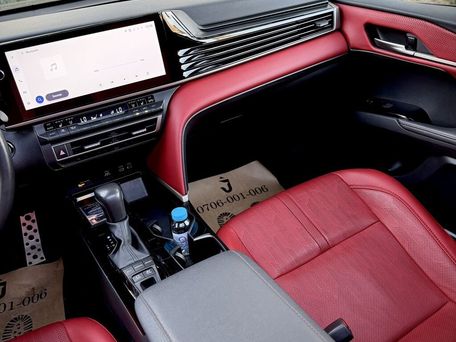 Toyota Camry, 2025 — 照片 12