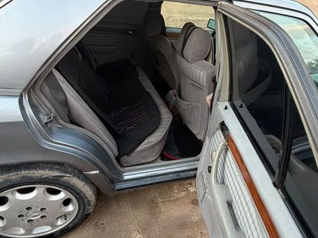 Mercedes-Benz W124, 1991 — photo 4