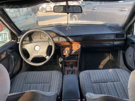Mercedes-Benz W124, 1991 — photo 4