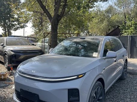 Li Auto (Lixiang) L6, 2025 — 照片 1