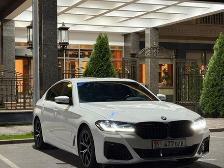 BMW 5 серии, 2019 — 照片 1