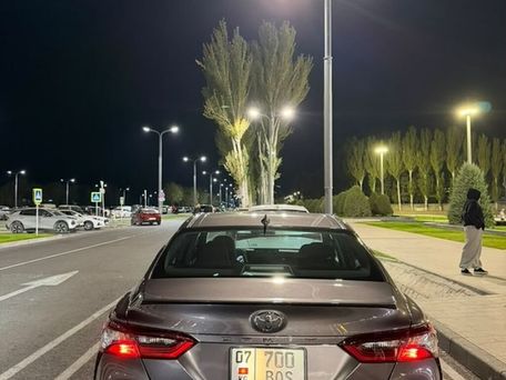 Toyota Camry, 2021 — 照片 4