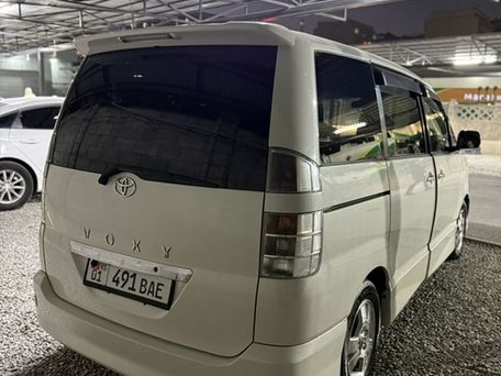 Toyota Voxy, 2003 — photo 3