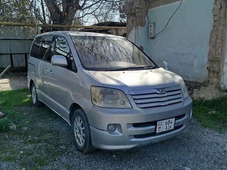 Toyota Noah, 2003 — сүрөт 2