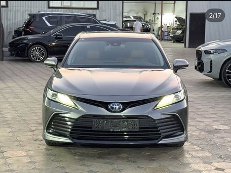 Toyota Camry, 2023 — фото 2