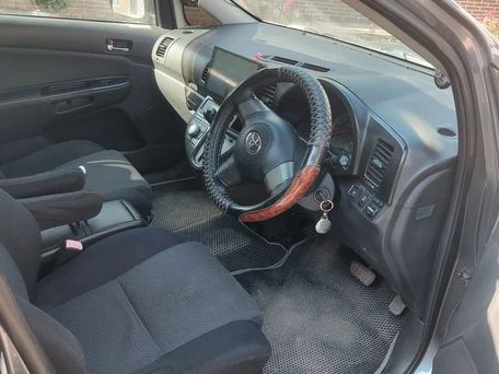 Toyota Wish, 2004 — photo 5