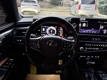 Lexus ES, 2021 — photo 10