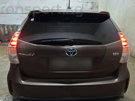 Toyota Prius Alpha, 2014 — фото 6