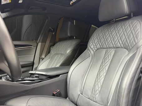 BMW 5 серии, 2022 — 照片 9