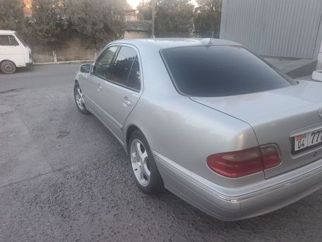 Mercedes-Benz E-Class, 2000 — photo 3
