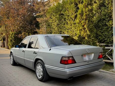 Mercedes-Benz E-Class, 1994 — photo 2