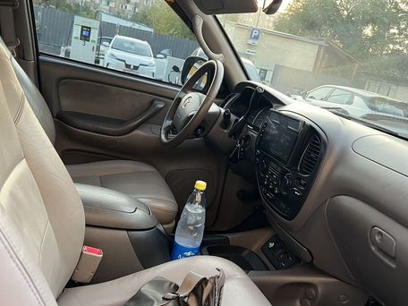 Toyota Sequoia, 2005 — photo 11