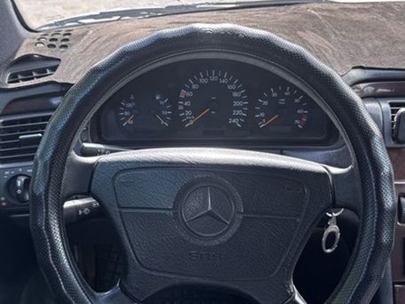 Mercedes-Benz E-Class, 1997 — photo 9