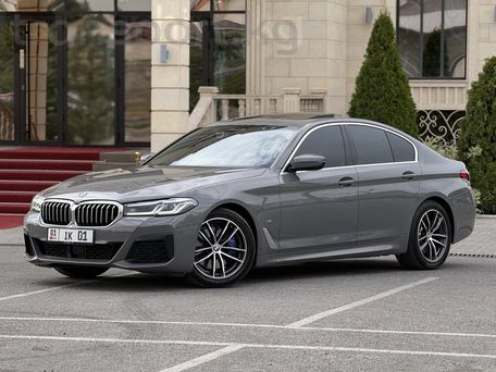 BMW 5 серии, 2022 — 照片 3