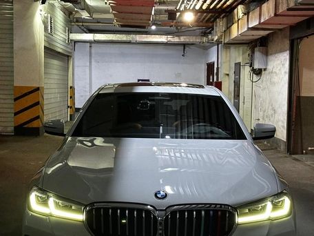 BMW 5 серии, 2021 — 照片 1