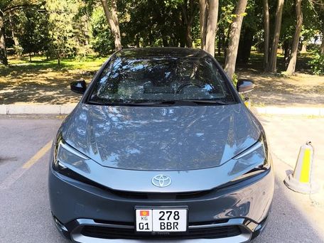 Toyota Prius v (+), 2023 — фото 1