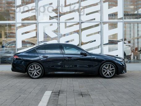 BMW 5 серии, 2024 — 照片 3