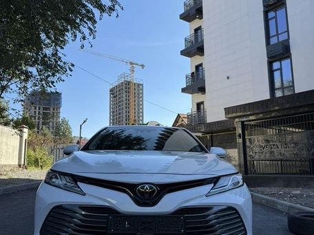 Toyota Camry, 2019 — фото 1
