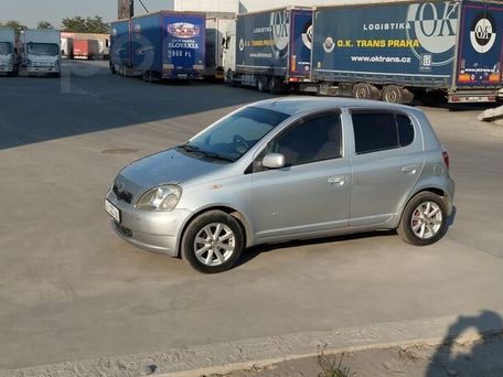 Toyota Vitz, 1999 — 照片 1