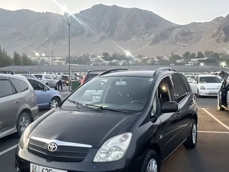 Toyota Corolla Verso, 2003