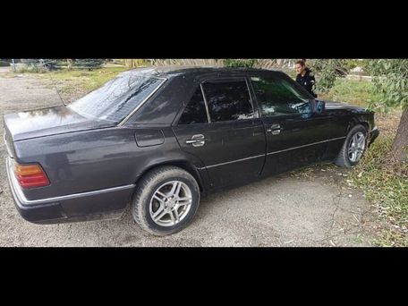 Mercedes-Benz W124, 1989 — photo 2
