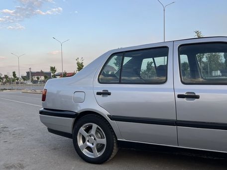 Volkswagen Vento, 1993 — 照片 3