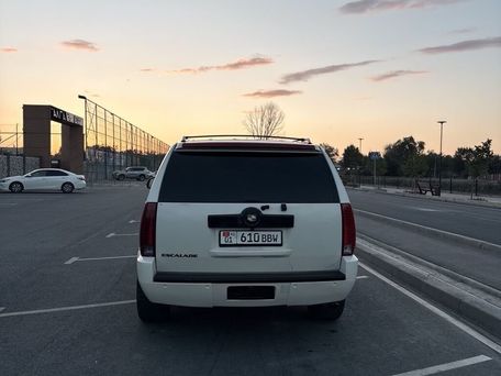 Cadillac Escalade, 2007 — 照片 2
