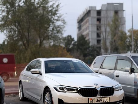 BMW 5 серии, 2021 — 照片 1
