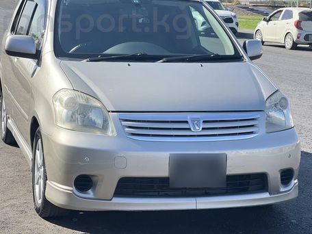 Toyota Raum, 2000