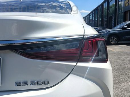 Lexus ES, 2022 — photo 13