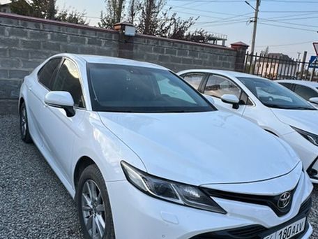 Toyota Camry, 2020 — photo 1