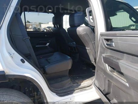 Toyota Sequoia, 2023 — photo 8