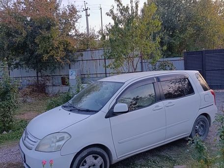 Toyota Raum, 2003 — 照片 3