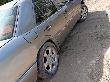 Mercedes-Benz W124, 1990 — photo 3