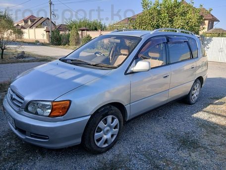 Toyota Ipsum, 2000