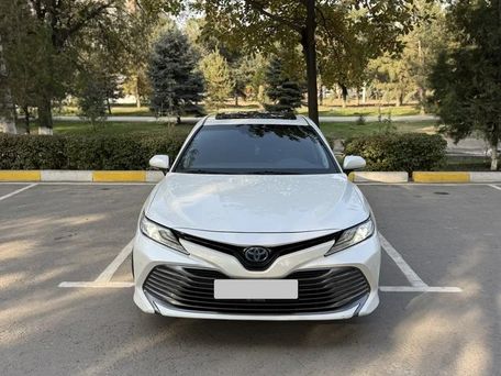 Toyota Camry, 2019 — photo 2