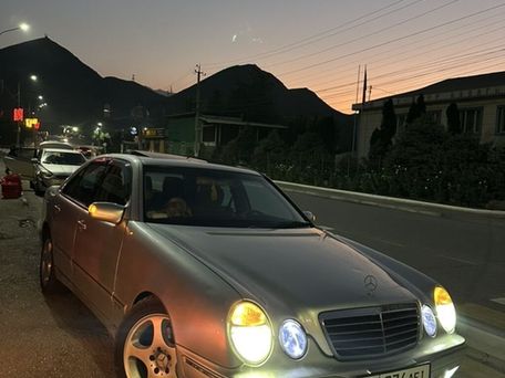 Mercedes-Benz E-Class, 2001 — photo 15