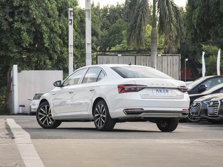 Skoda Superb, 2026 — 照片 10