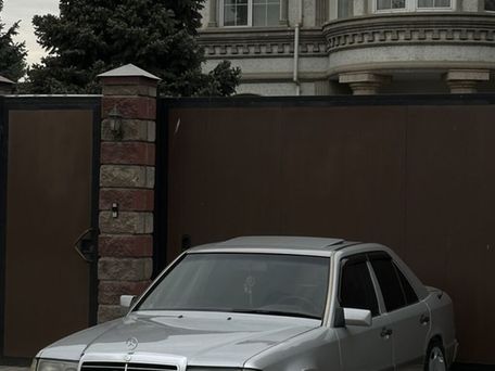 Mercedes-Benz W124, 1993 — photo 13