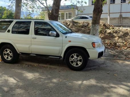 Nissan Pathfinder, 2000 — 照片 1