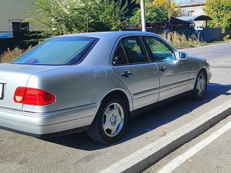 Mercedes-Benz E-Класс, 1996 — 照片 2