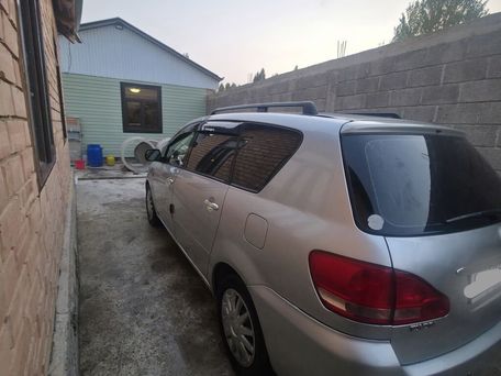 Toyota Avensis Verso, 2002 — 照片 5