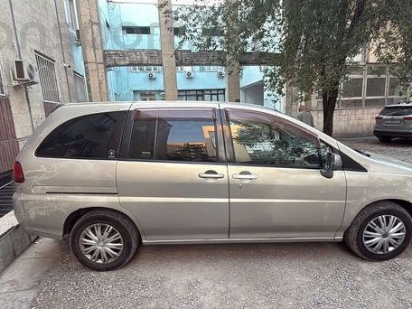 Nissan Liberty, 2003 — photo 2