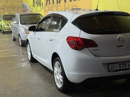 Opel Astra, 2010 — photo 4