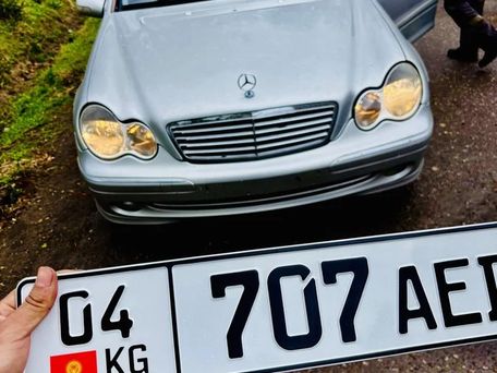 Mercedes-Benz C-Класс, 2004 — 照片 7