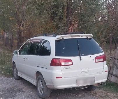 Nissan Liberty, 2000 — сүрөт 2