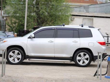 Toyota Highlander, 2010 — photo 2