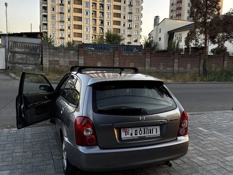 Mazda 323, 2003 — 照片 4
