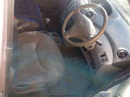 Toyota Vitz, 2000 — 照片 5